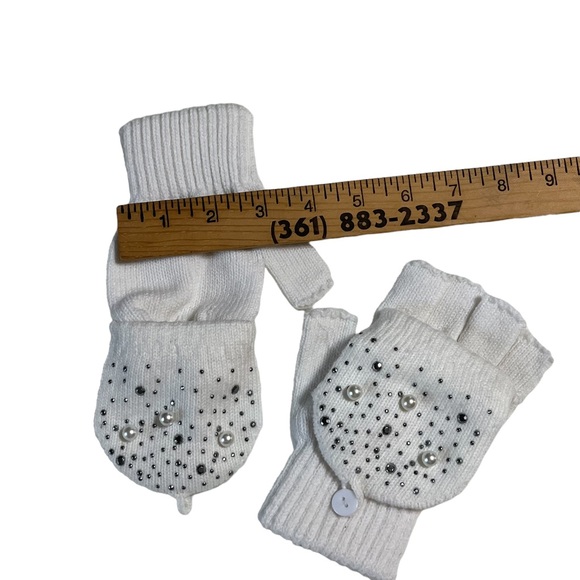 Embellished White open finger tips and pullover mittens in a snap. - Picture 6 of 7